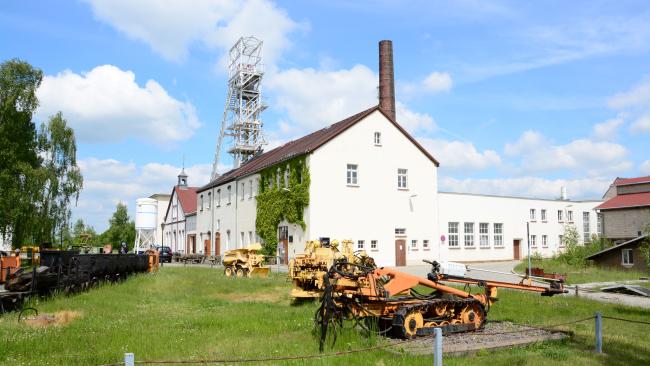 Bergwerksgebäude Reiche Zeche mit historischen Maschinen 