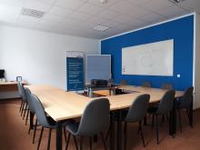 Bis zu 12 Personen können im Workshopraum von SAXEED einen Platz finden