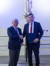 Die Rektoren der beiden Universitäten, Prof. Klaus-Dieter Barbknecht und Dr. Mirlan Chynybaev unterzeichneten ein Memorandum of Understanding, in dem sie gemeinsame Aktivitäten in Lehre, Studium und Forschung anstoßen.